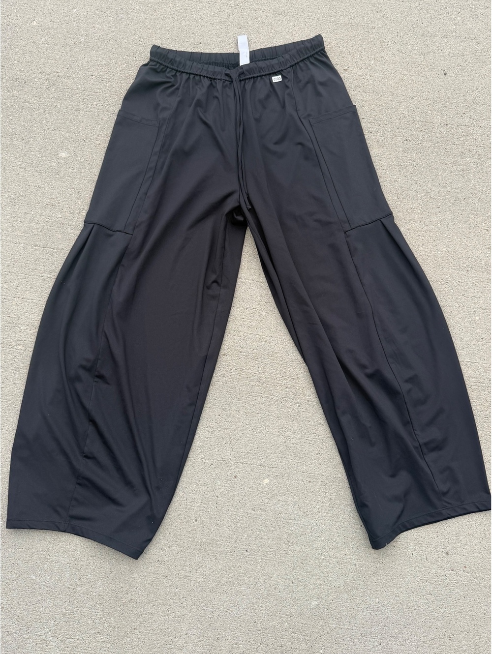 Halara Black Wide Leg Jogger Pants with Pockets, Size M